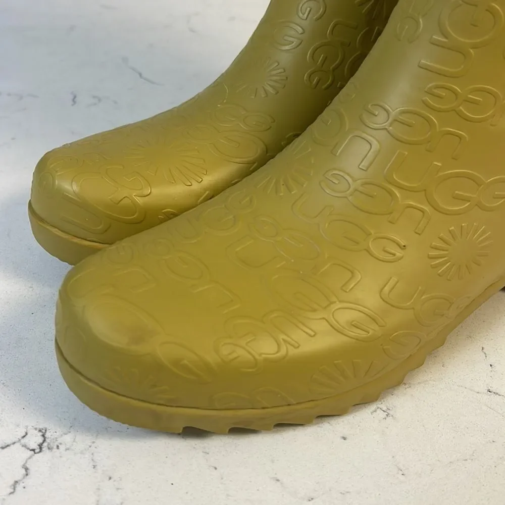 UGG Women’s Wilshire Logo Rubber Rain Boot Size 5, Mustard Yellow
